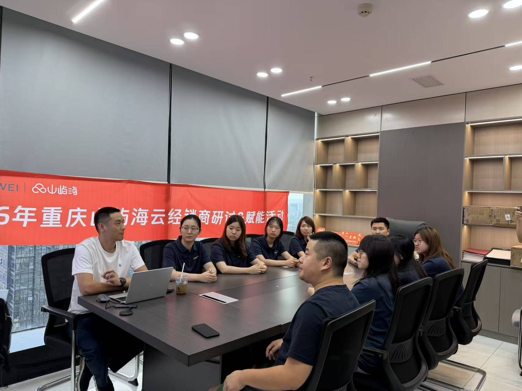 华为云走访橙柚青交流云赋能 共探AI时代下外贸数字化升级新路径