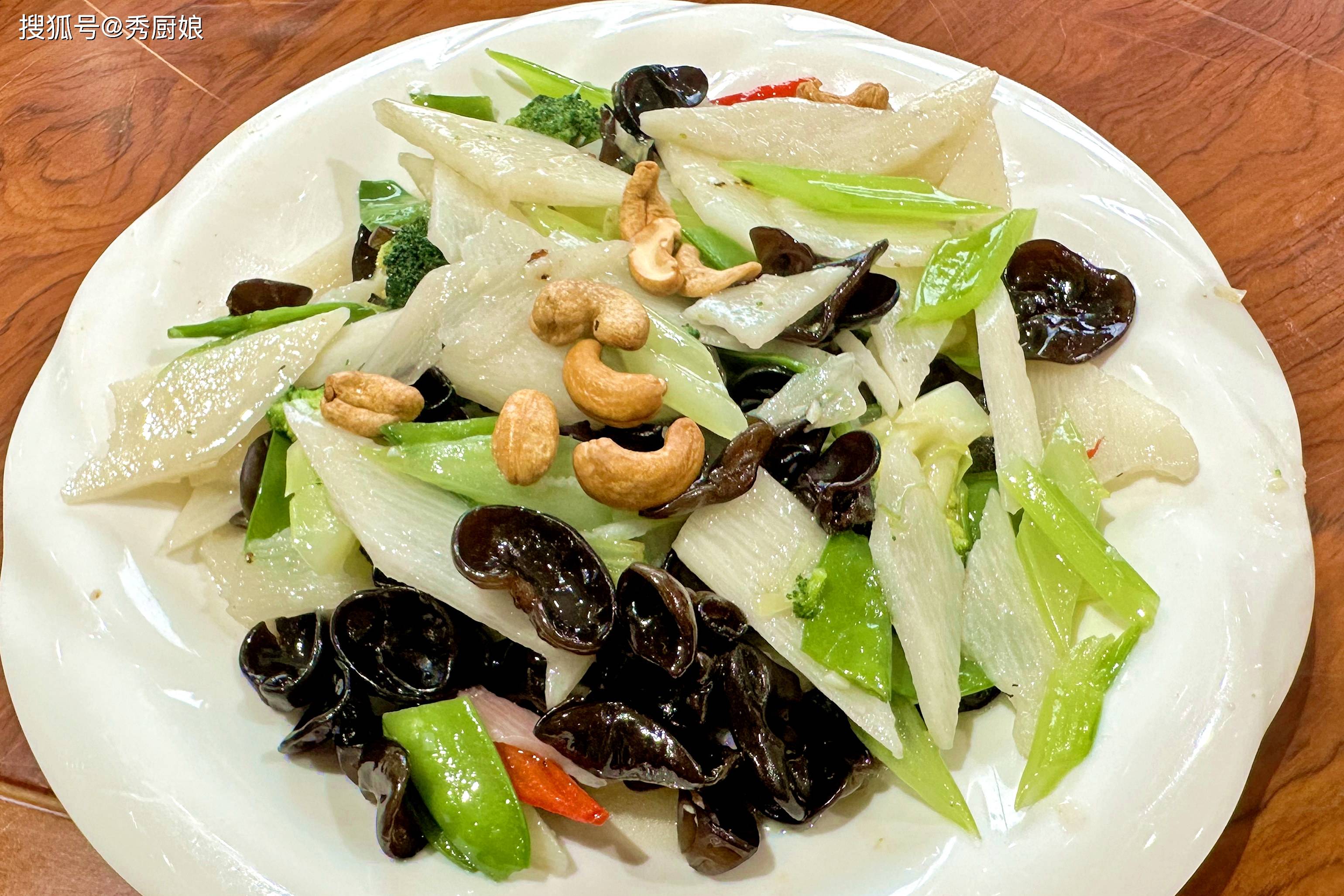 芹菜黑木耳胡萝卜山药西蓝花炒腰果.jpg