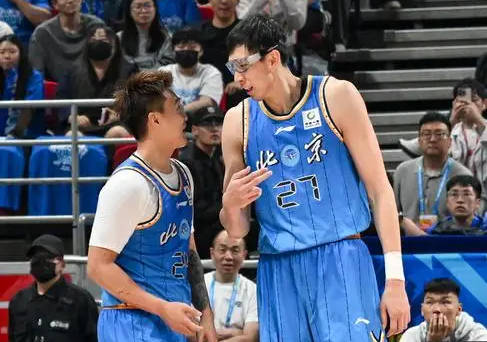 季前赛3战全胜收获信心 李楠透露周琦与布朗状态很好