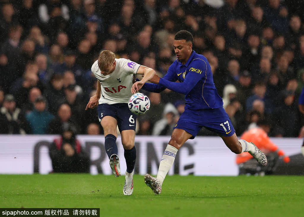 英超 - 十人切尔西0-2送热刺两连胜 特尔破门帕尔默染红