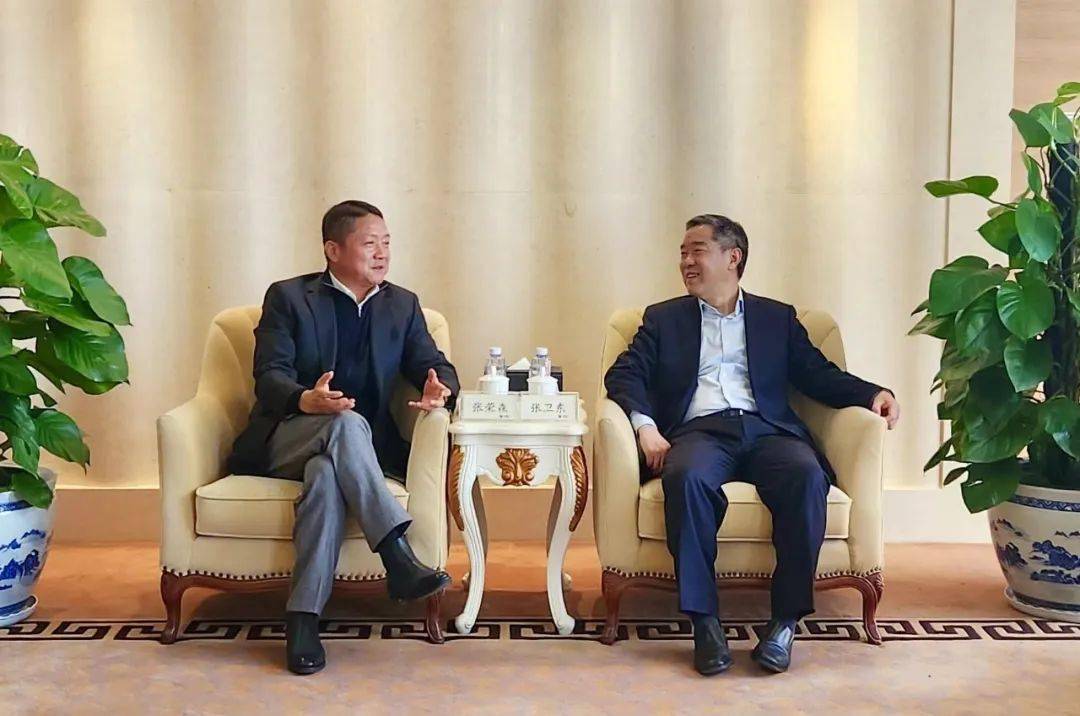 与中国信达党委书记,董事长张卫东进行会晤,并座谈交流