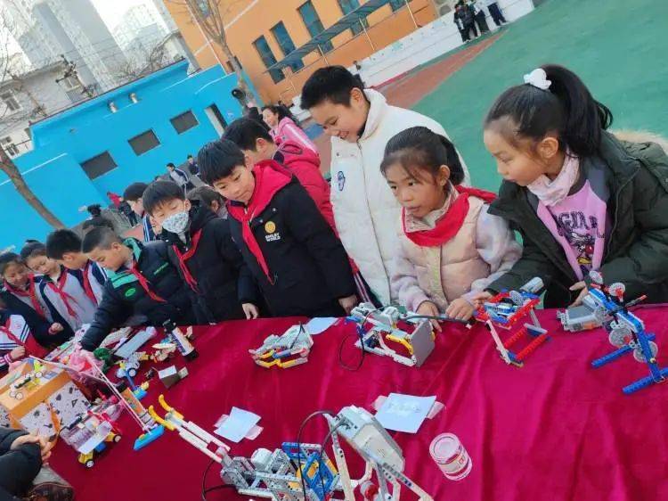 七巧板篮球《阳光少年》舞蹈《组合展示》羽毛球动作展示朗诵爵士舞