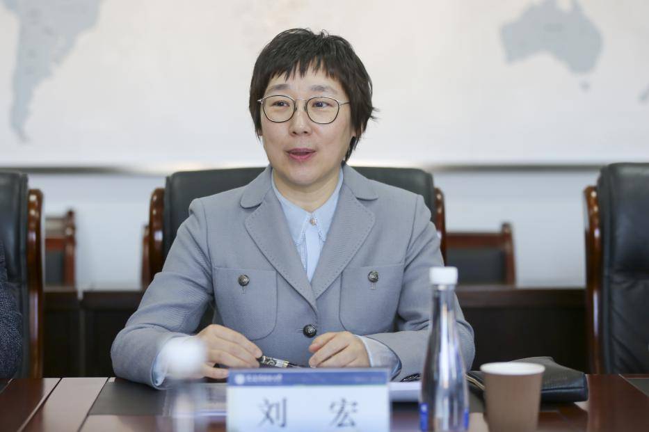 辽宁警察学院院长孟翔飞一行到大外调研
