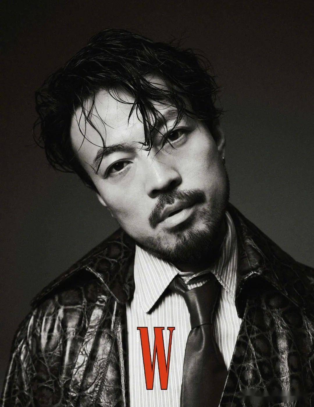 《狂飙》主创亮相《w》杂志内页大片大嫂高叶造型酷飒