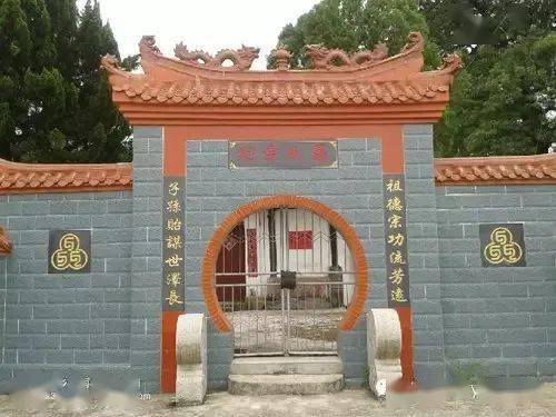 陳氏宗祠整座祠堂坐西向東,臨溪背山,建築恢弘,規模龐大.