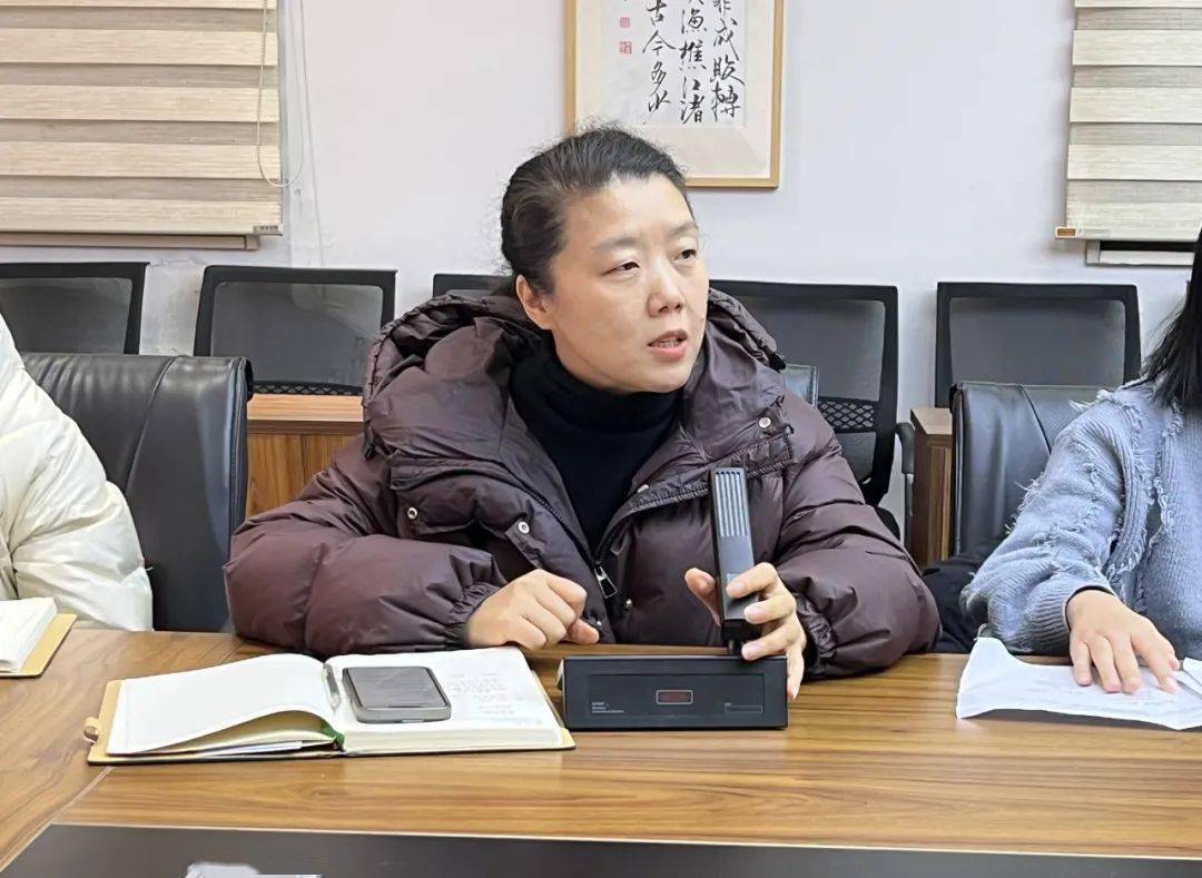 吴群美对中学青年教师提出的问题分门别类地进行了梳理,并结合大家的