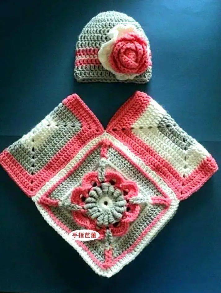 编织小女孩的斗篷装