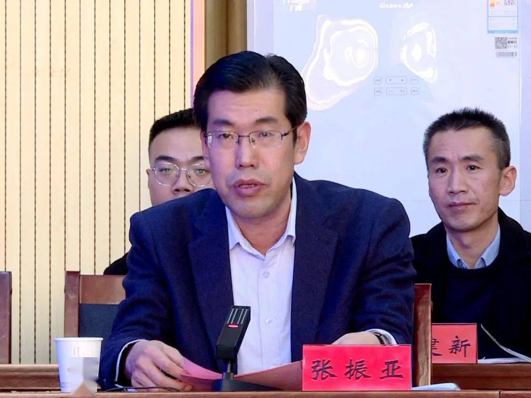 县委书记张振亚出席签约仪式并致辞.