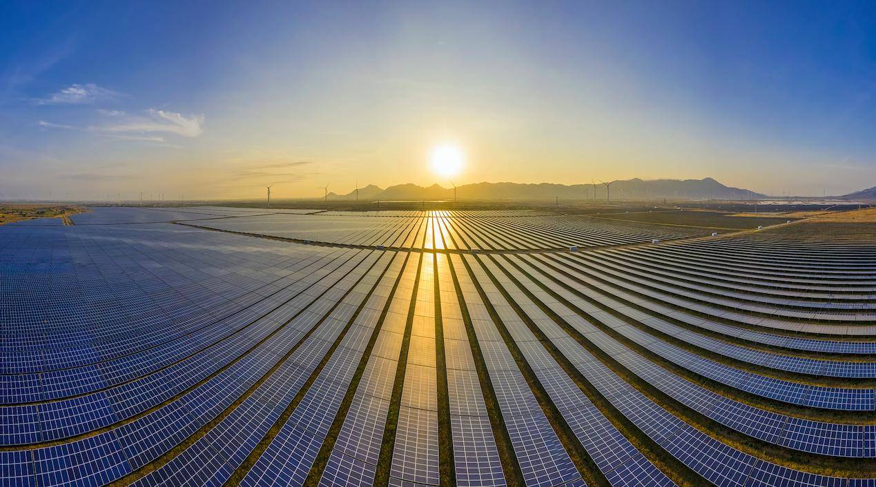 以硅片项目为例,2023年12月底,京运通(sh:601908)发布公告称,公司拟将