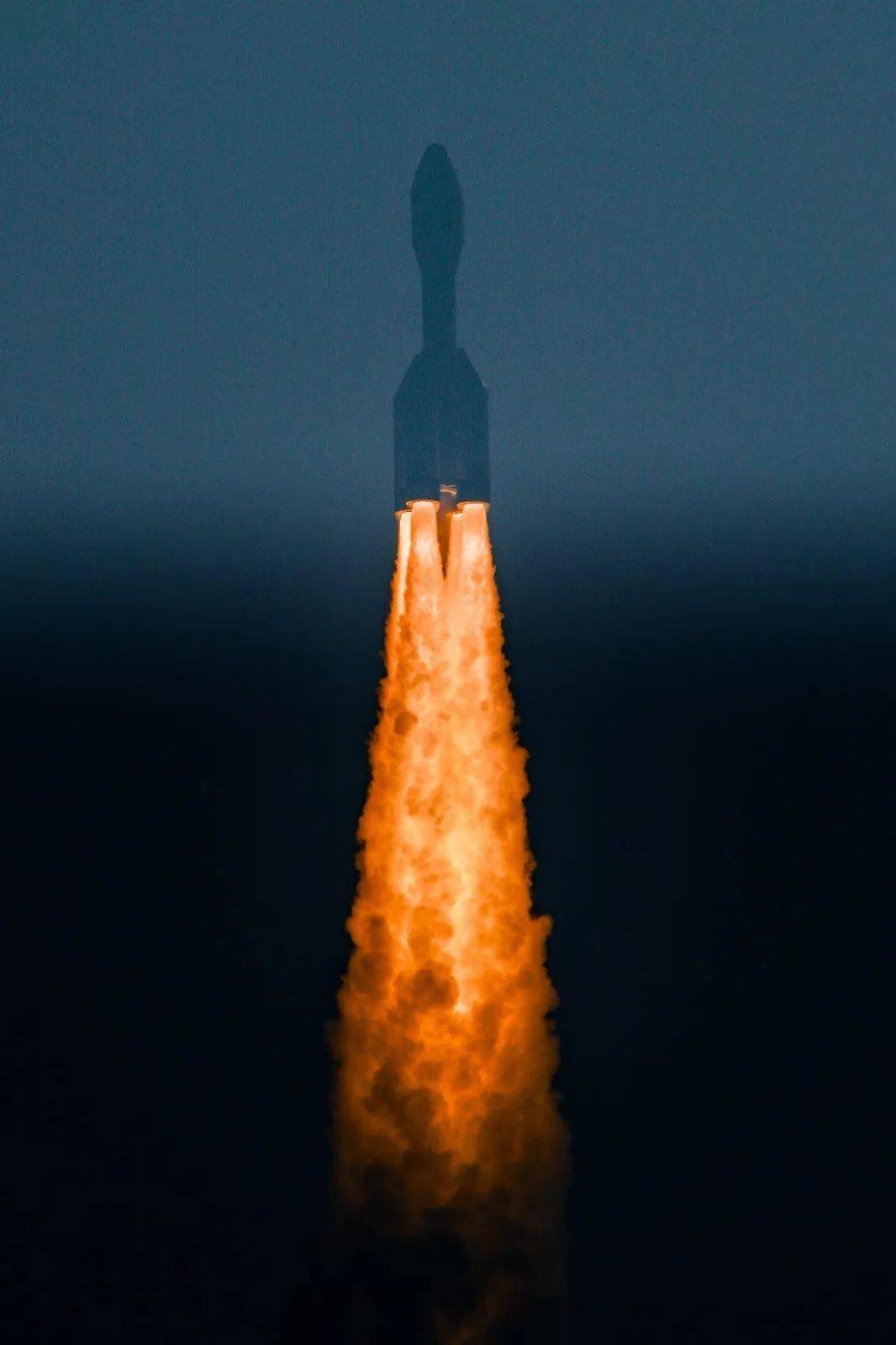 首飞成功!_商业_运载火箭_引力