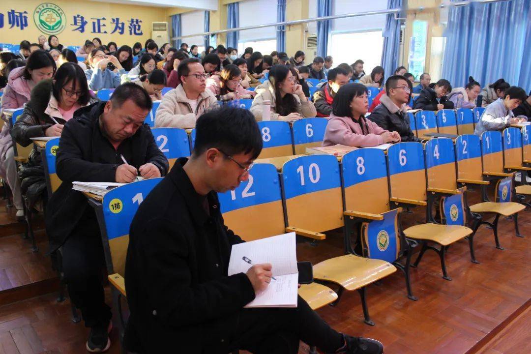 阳泉二中开展课题研究指导专题讲座教师培训活动_教育_问题_理论