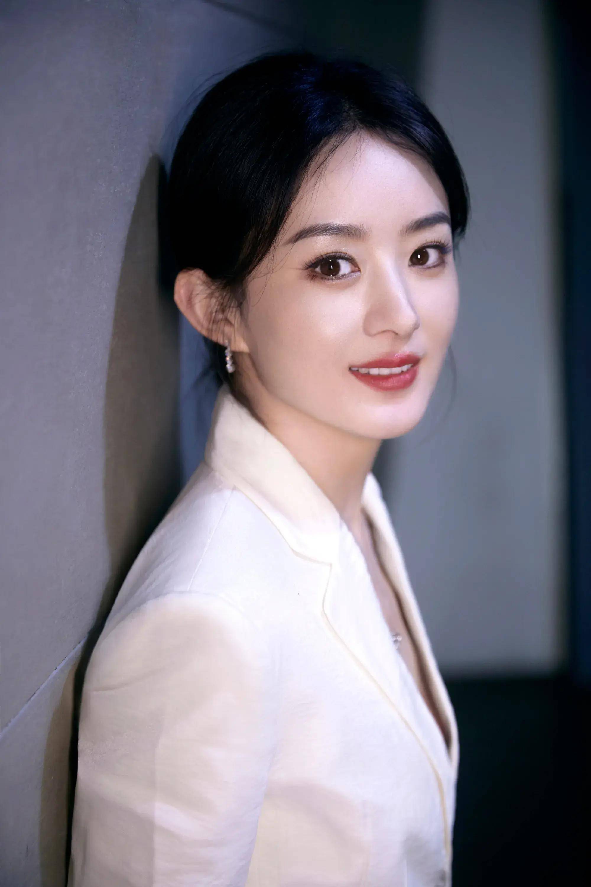 赵丽颖全新造型镜头:静美之感,婉约优雅