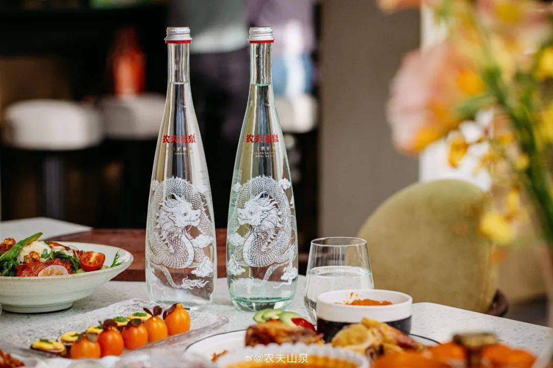 农夫山泉龙年生肖瓶, 真有"82年矿泉水"内味儿了!_寓意_包装_一定的