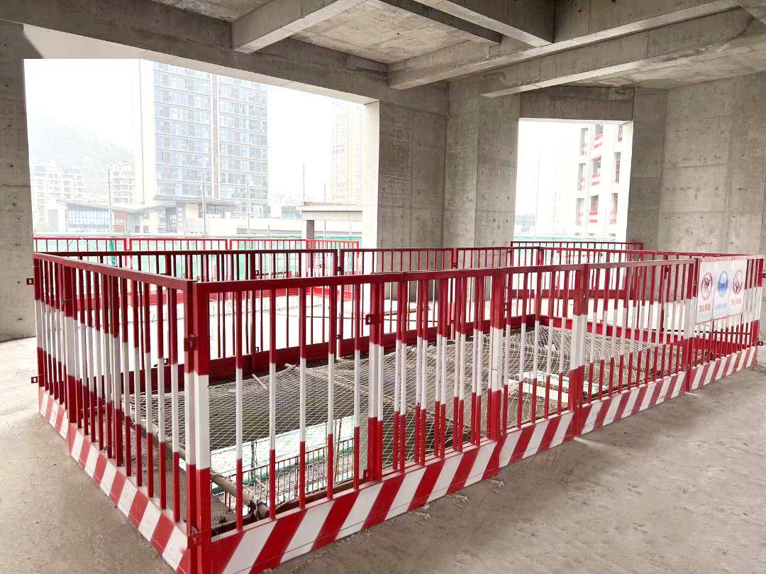 定型化临边防护定型化施工电梯防护门定型化安全通道附着式爬升脚手架