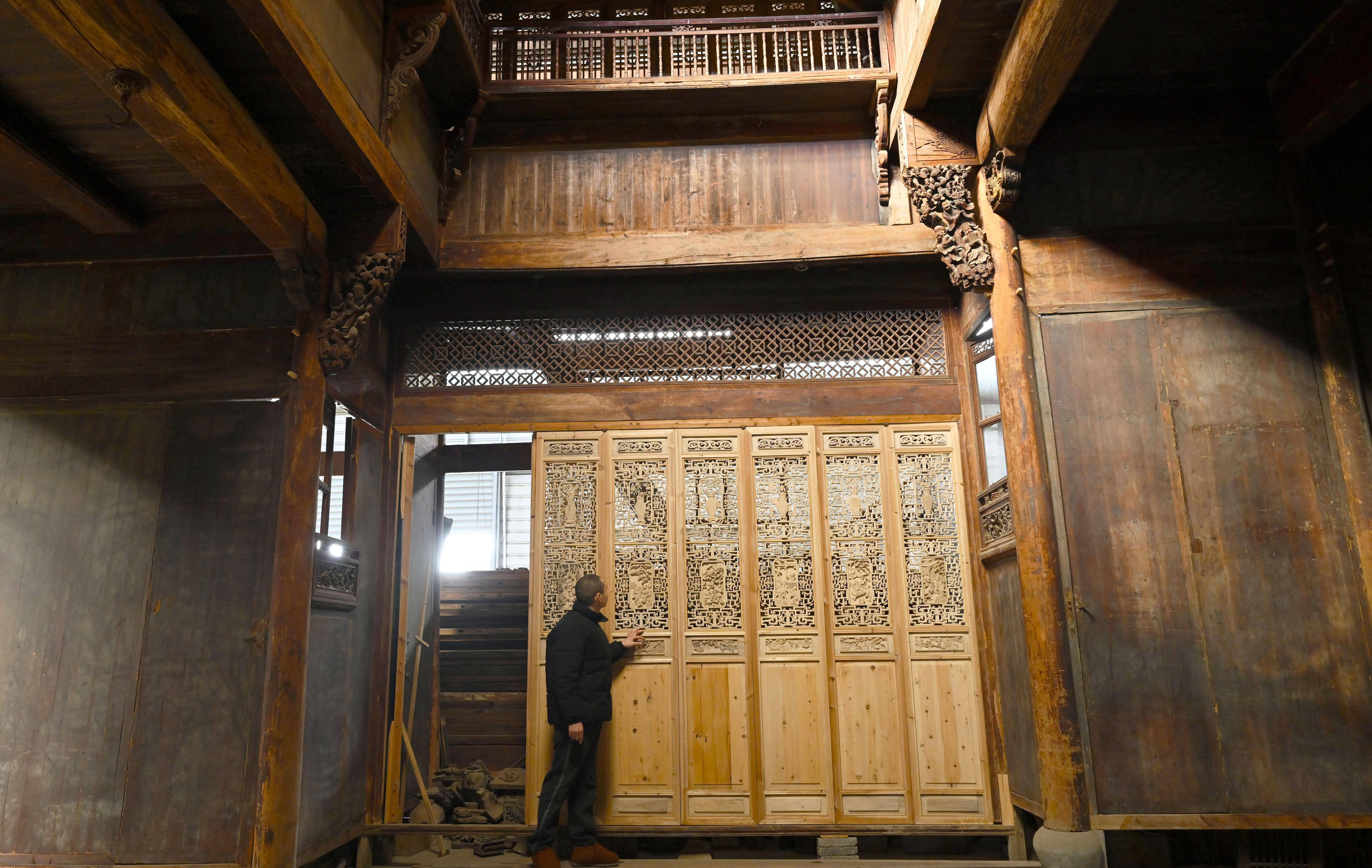 新华全媒 |安徽黄山:徽派古建产业成经济发展新动力_建筑_仿古_周牧