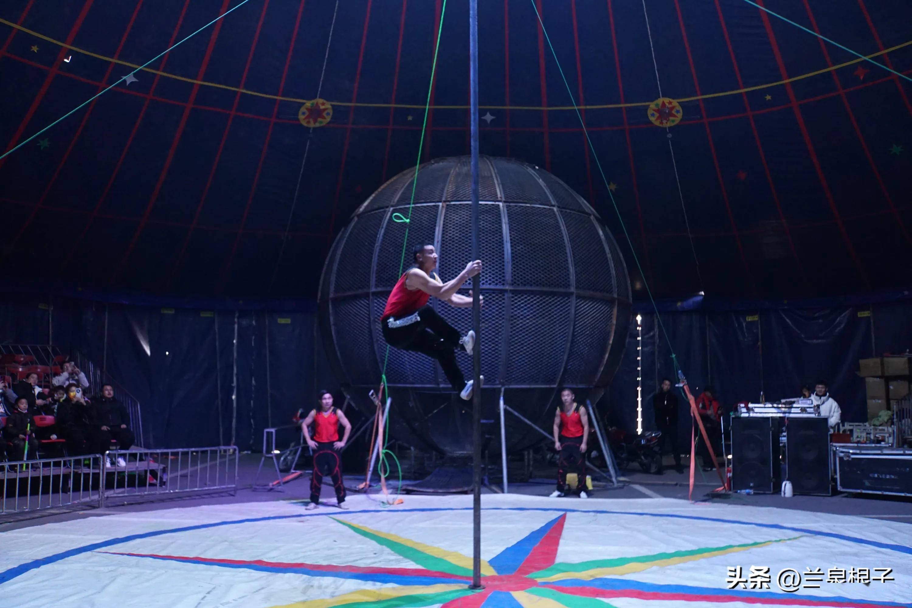 迎新春 兰州河口古镇 山东马戏团精彩上演杂技_表演_游客_翻滚