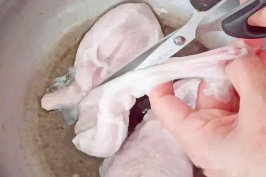 猪尿泡是好东西,经济实惠,有用又美味,这样煲汤比猪肚还好吃!