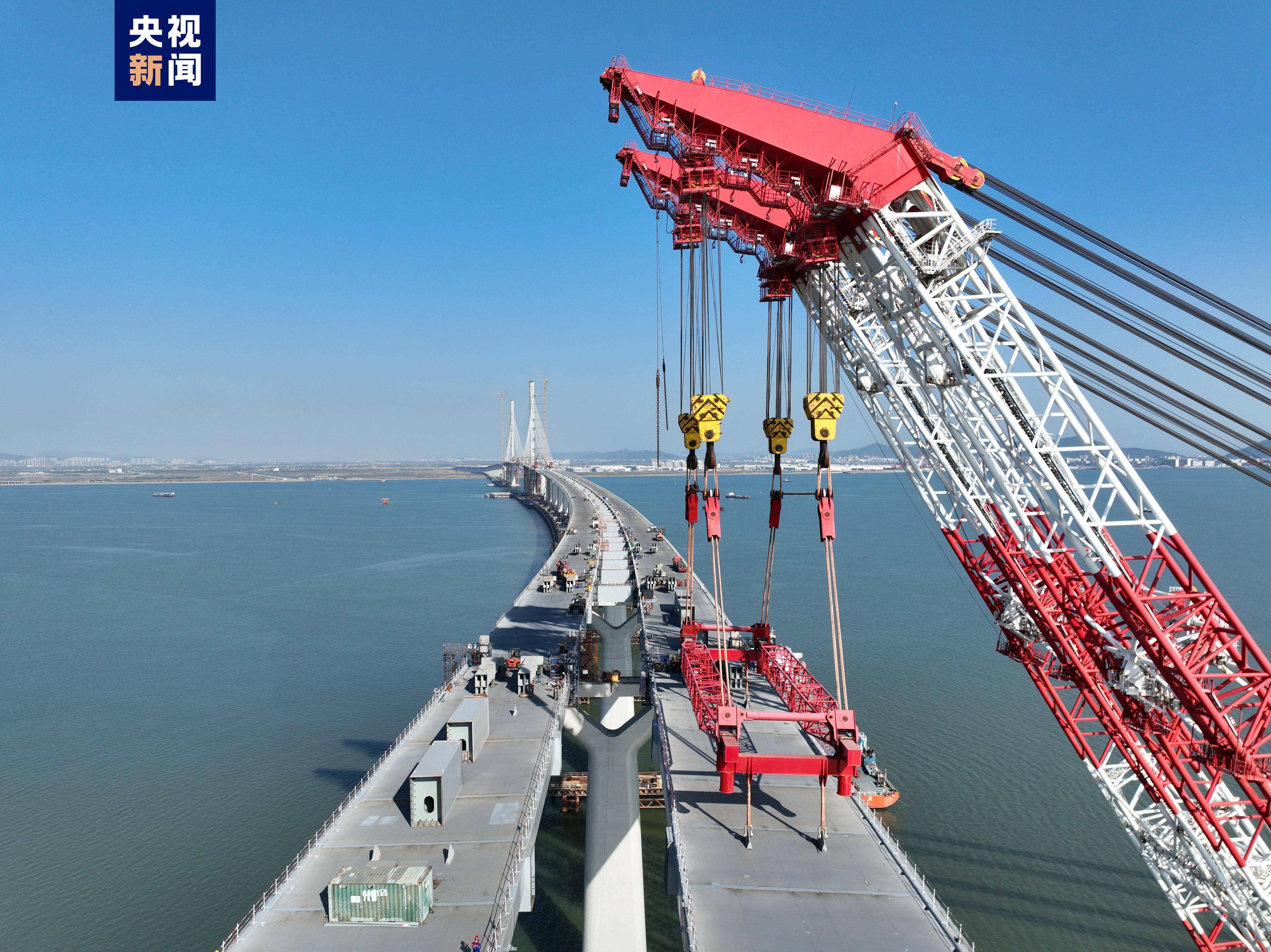 海上“牵手”成功 黄茅海跨海通道中引桥顺利合龙_大桥_施工_进行