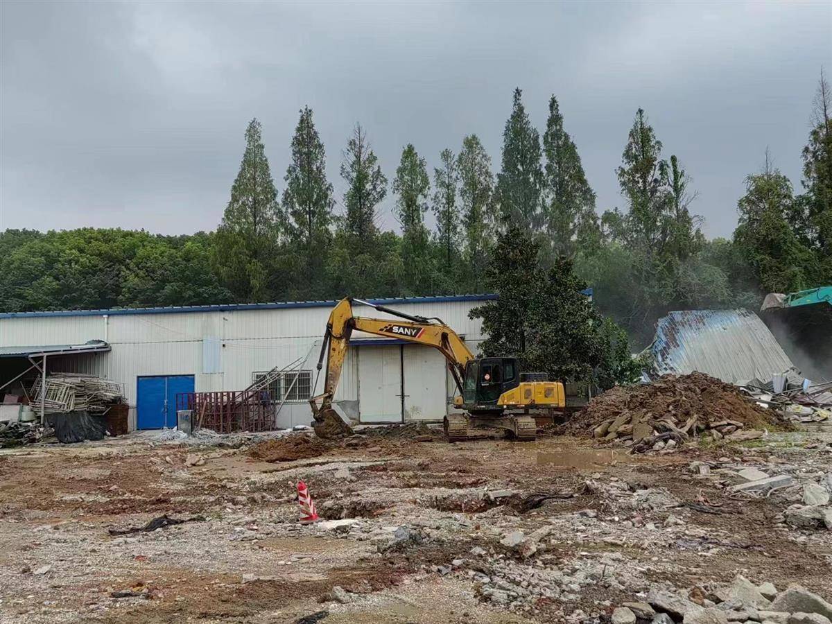 武汉东西湖区走马岭街道拆除1000余平方米违建钢架棚_违法_整治_宣传