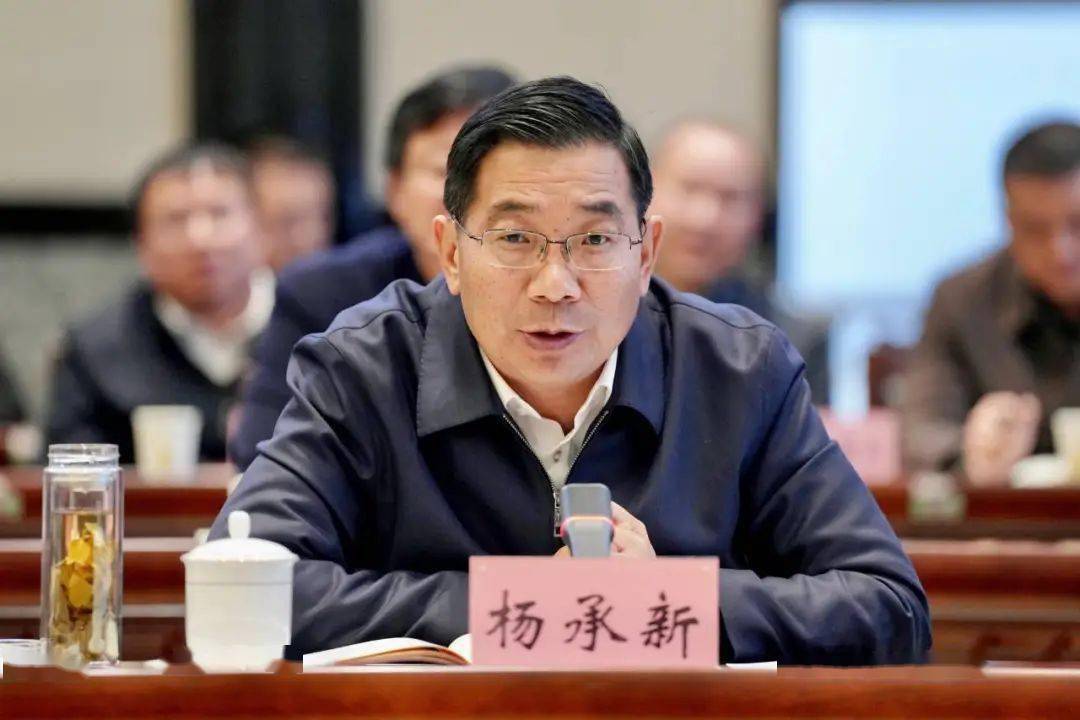 受市委书记苏永忠委托,杨承新代表市委,市政府向四川能投对昭通的关心