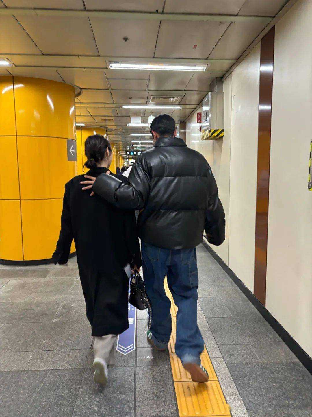 在韩国跟踪3对情侣后,我记下了《首尔恋爱笔记》._女生_男生_女友