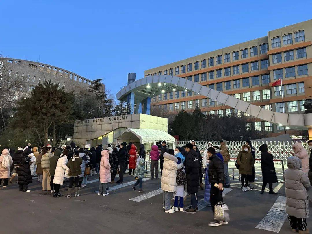 好艺考北京舞蹈学院芭蕾舞专业考试——复试线下第二天_孩子_热身