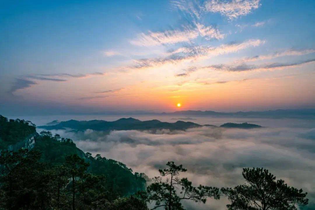 来源:岑溪市天龙顶山地公园白霜涧瀑布漂流景区位于岑溪市南渡镇境内