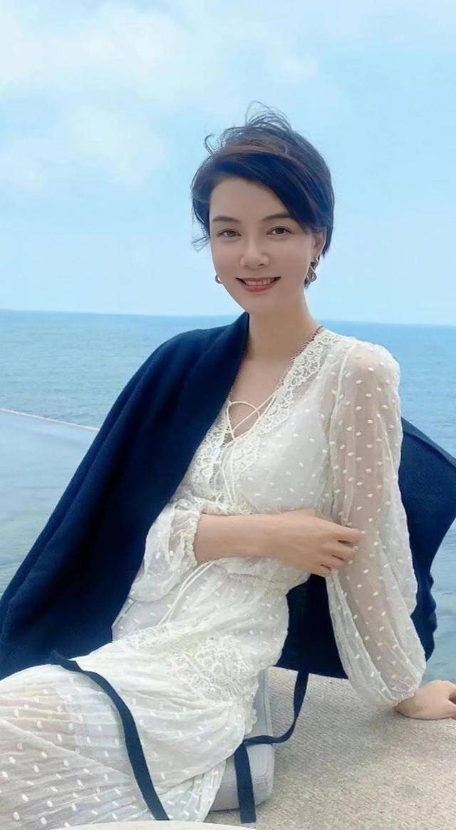 车晓最新写真: 高雅气质女神 ,魅力十足