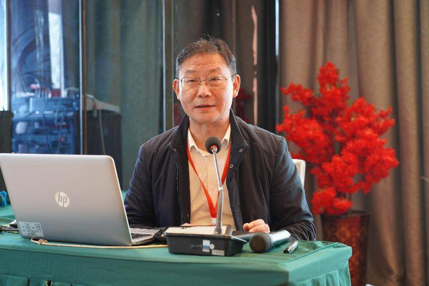 都匀二中党委书记冯志勇,贵阳六中校长张霞,教育部中学校长培训中心熊