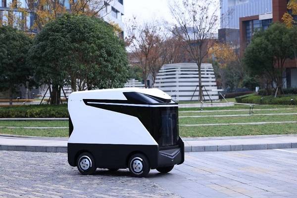 车库里,这些机器小车能移动到你的电动汽车旁进行充电……_储能