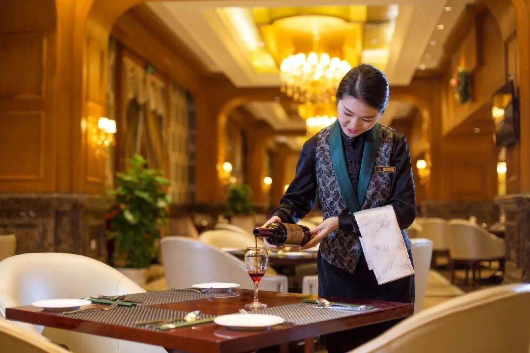 *如遇满房,将替换同等级酒店豪住1晚大河堡温泉酒店酒店依山傍水,风光