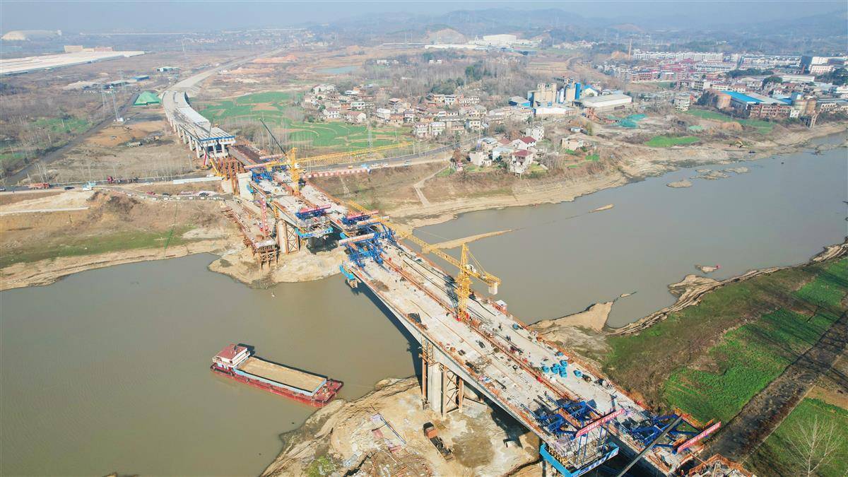 g347一级公路建成后,将进一步优化浠水县干线公路路网结构.