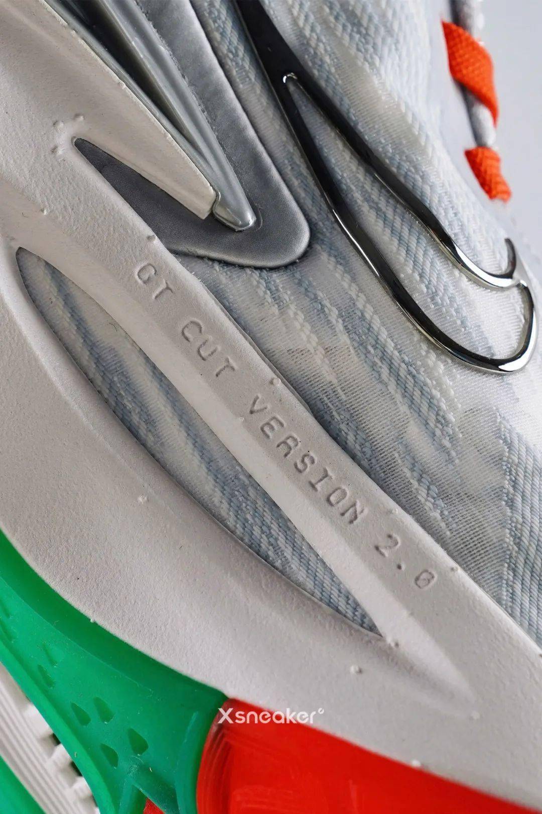 中底配置应该还是全掌上层 zoom strobel 气垫   下层 cushlon 3.