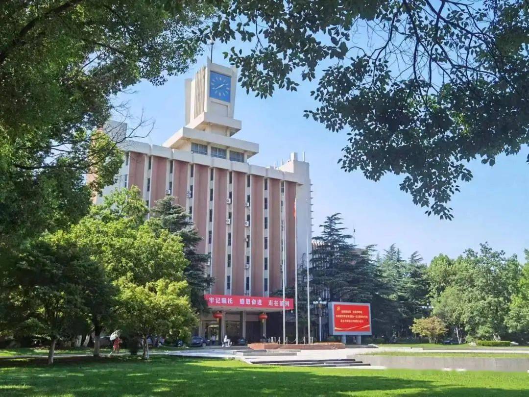 学校的历史庄重巍峨的校门(泉山校区地图)江苏师范大学泉山校区联系人