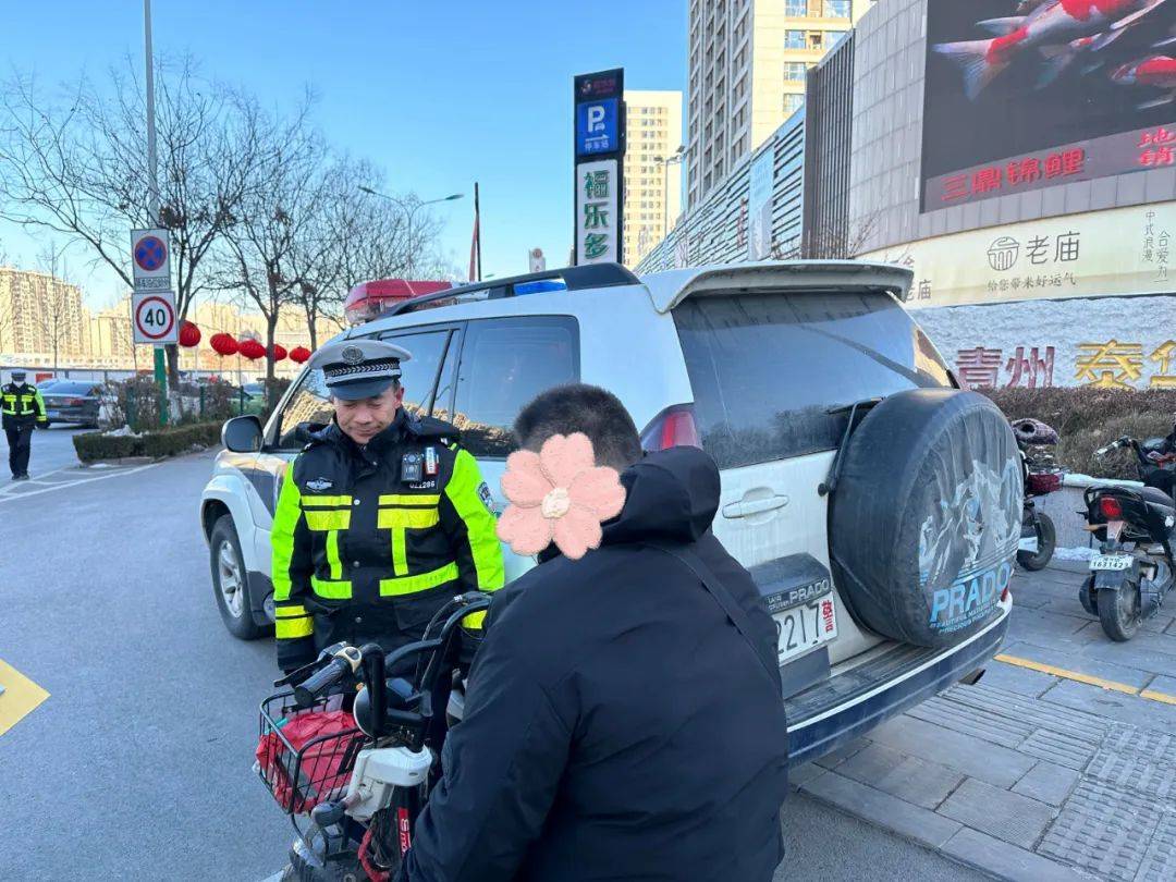 管理难等实际情况,采取"高峰期定点 平峰期巡控"相结合的勤务模式