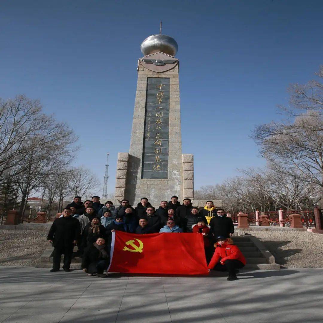 在青海原子城紀念館,在一個個機器,一幅幅圖片,一份份文件前,大家不