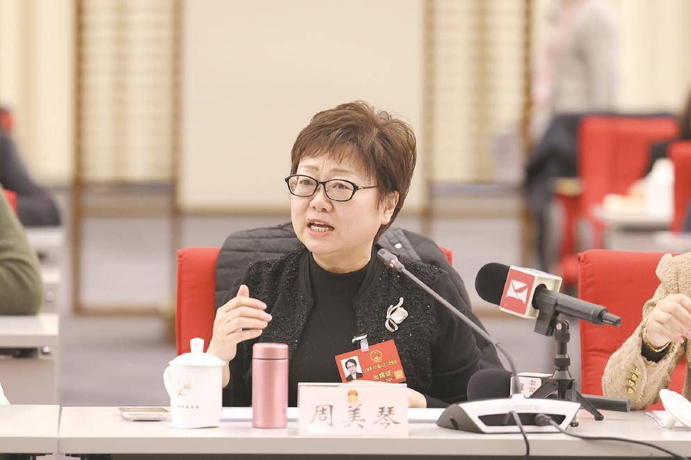 市人大代表,上海乔文律师事务所党支部书记,主任韩璐提出了一个具体