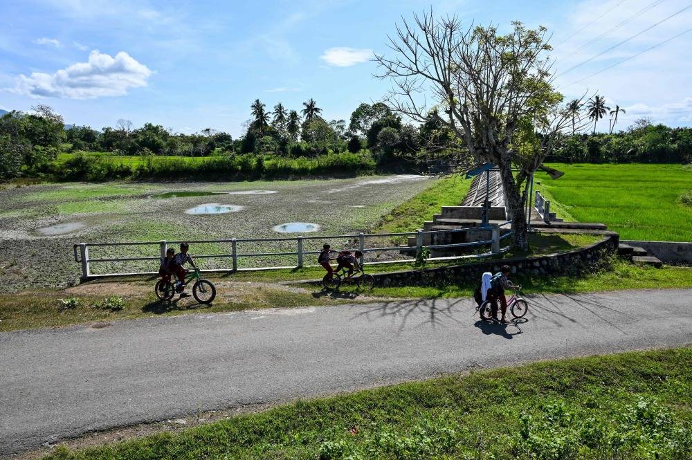 印度尼西亚:干涸的水库_新华社_亚齐_特区