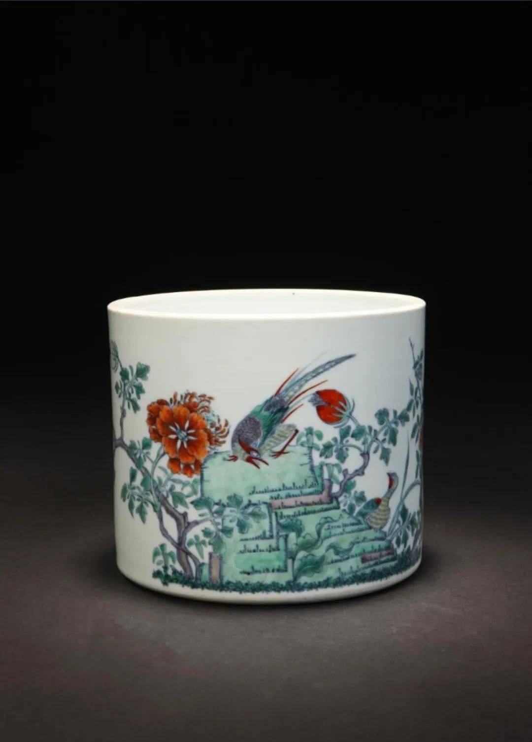 带残笔筒150万成交,看来以后连残器也买不起了?_乾隆_青花_人物