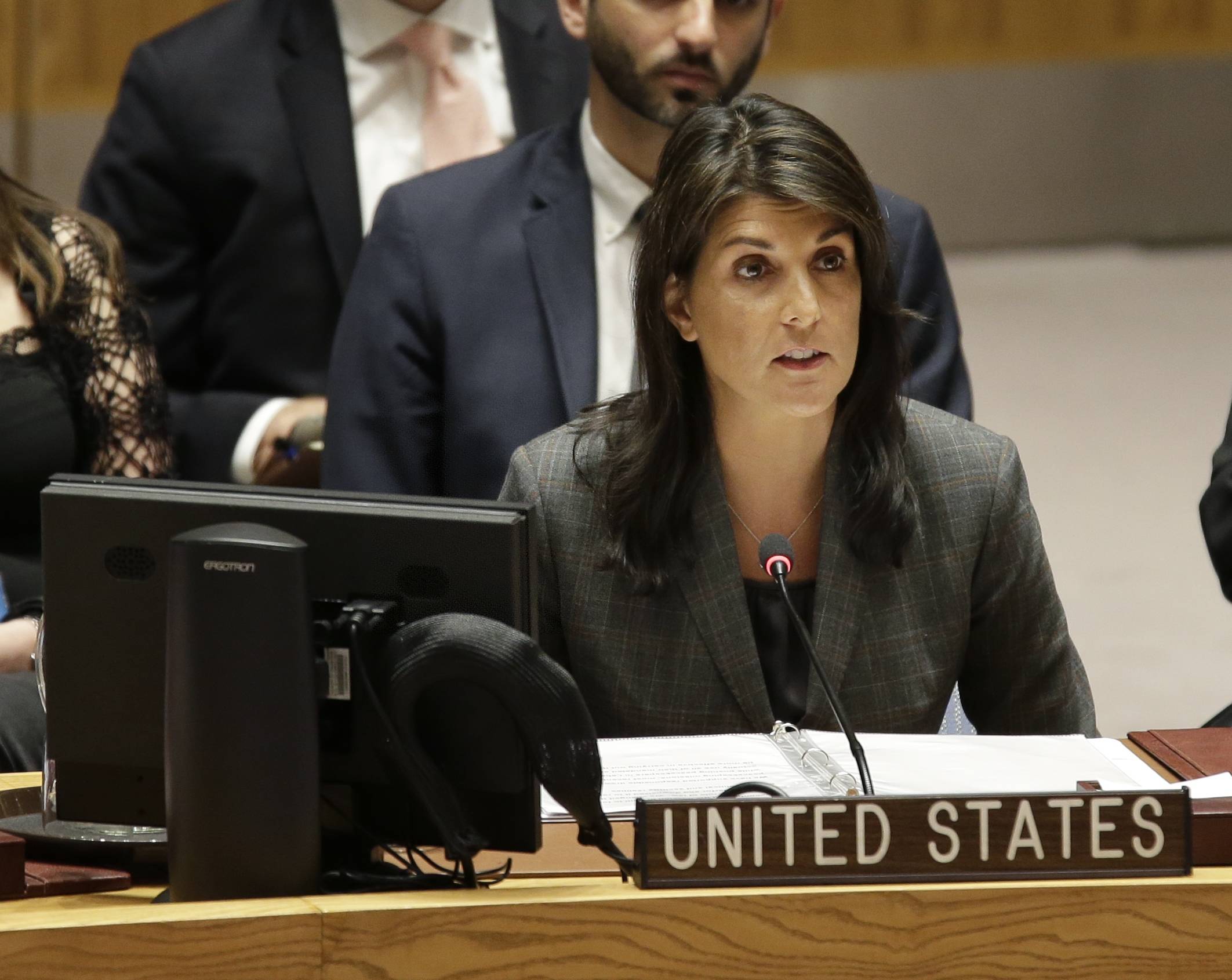 "小女孩"黑利:"比赛还远未结束"_妮基·黑莉_特朗普_美国