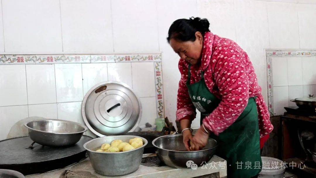 【年味甘泉】陝北殺豬飯:美味 年味 人情味_年豬_王坪