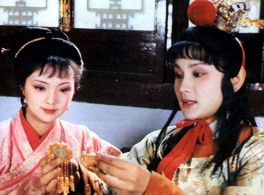 《红楼梦》|能得到宝钗的爱,是宝玉梦寐以求的事_黛玉_金玉_美人