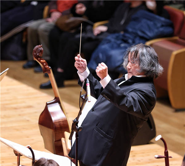 《春》是维瓦尔第《四季》中著名的乐段,二胡演奏家卢璐携手小提琴