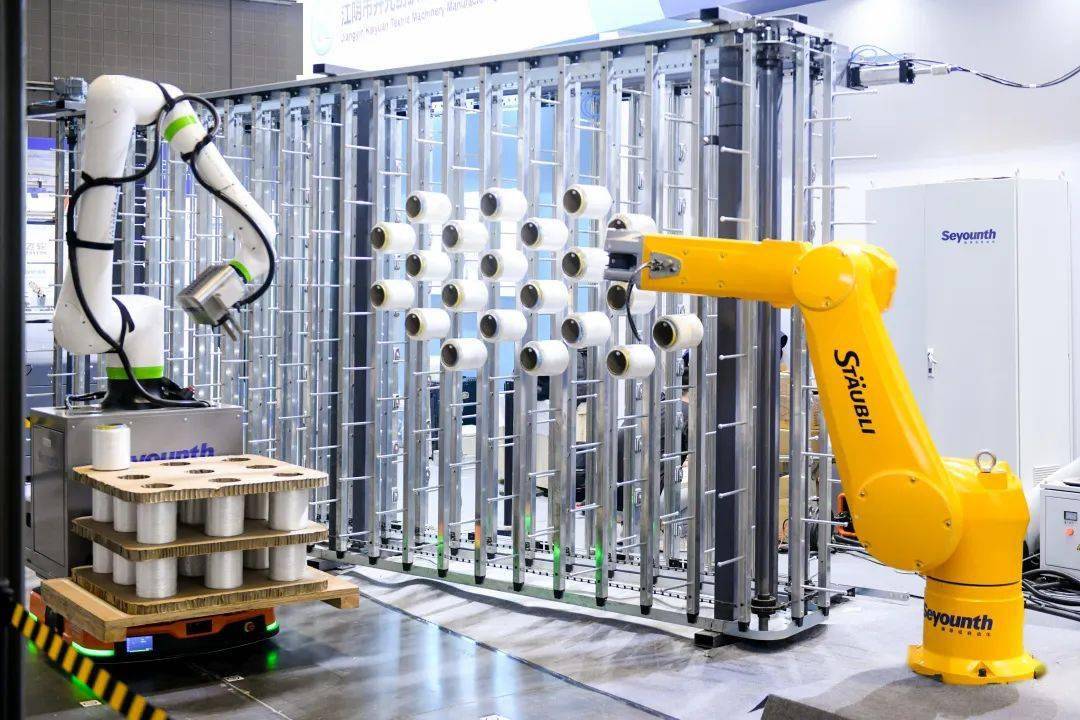 具有自动调浆,远程运维,织轴盘片自动对中,自动割