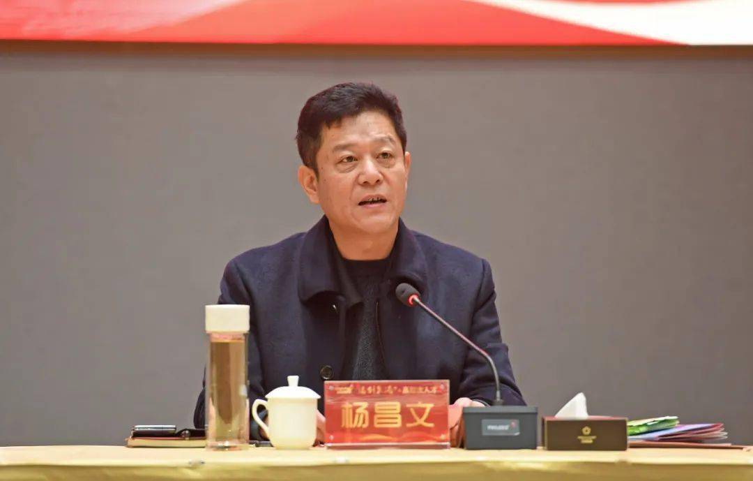 泉港工作,生活的感受和体验,并立足自身实际,为我区经济社会发展提出