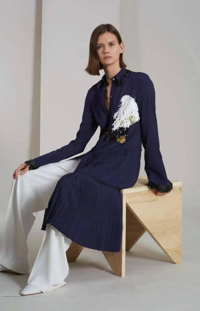 太好穿的藏蓝色丝绸家居服装