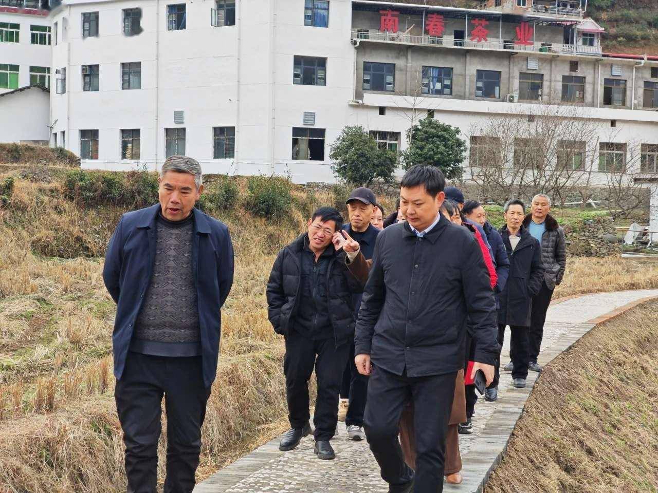 青蓝携手 共话发展——紫阳县高桥镇召开退休老干部与青年干部结对
