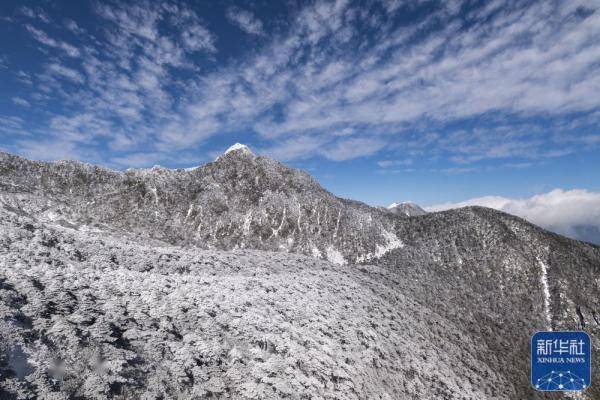 大理苍山迎瑞雪_新华社_雪景_游客
