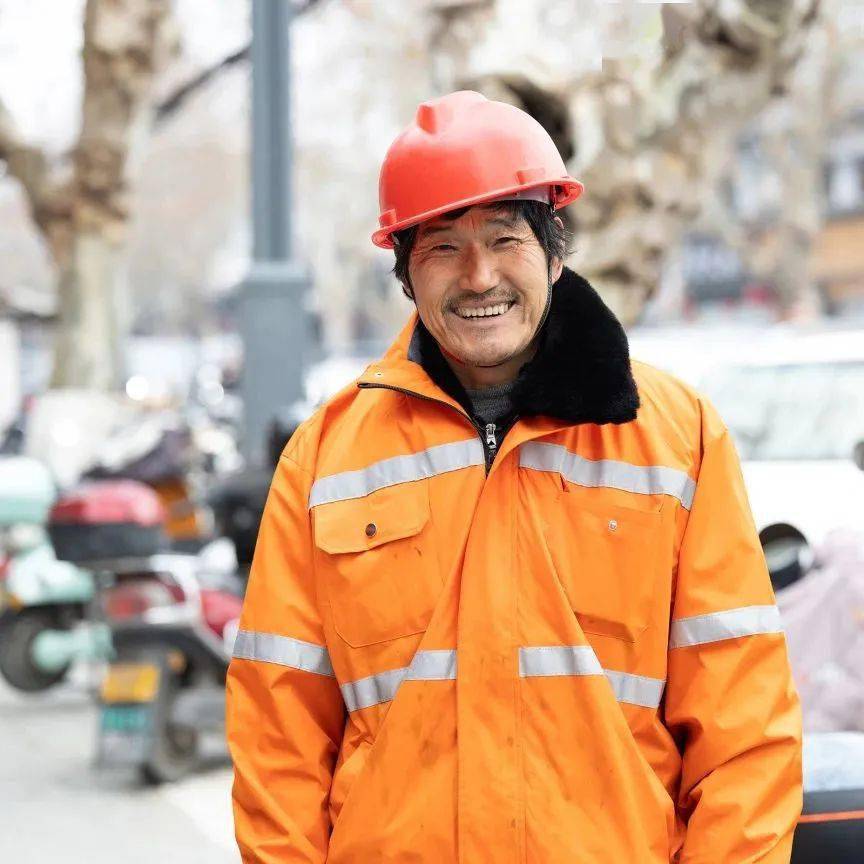 致敬环卫工人你们辛苦了摄影:王敏智通讯员:张奕玫制图:方桐欣编辑