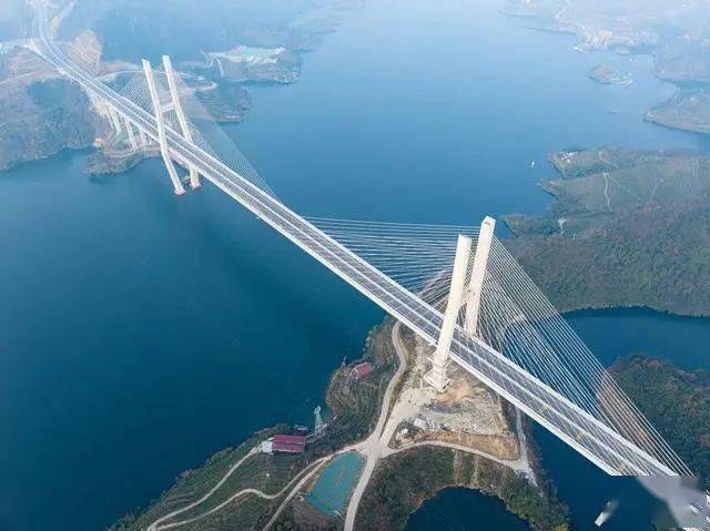 官新高速是国家高速公路网g59呼和浩特至北海的一段,起于怀化沅陵县